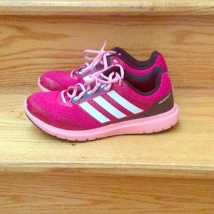 EUC Women’s Adidas shoes size 7.5